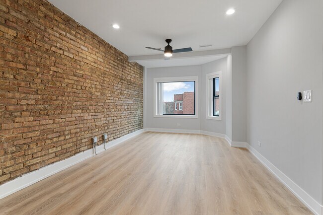 Building Photo - 1556 W Juneway Terrace