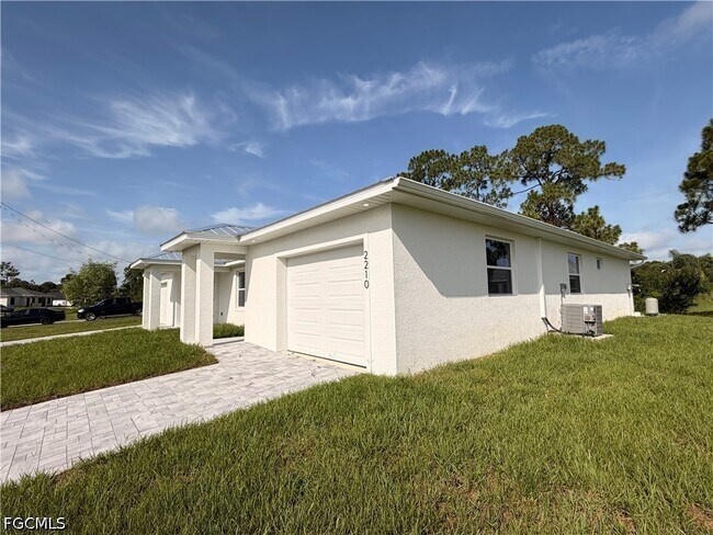 Building Photo - 2212 Armour Rd