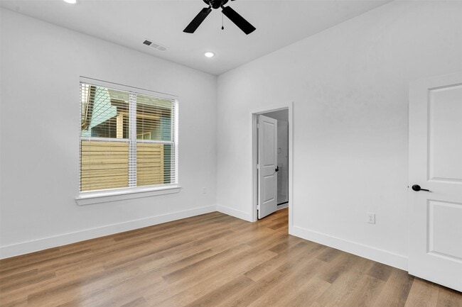 Building Photo - 1434B Forward Dr