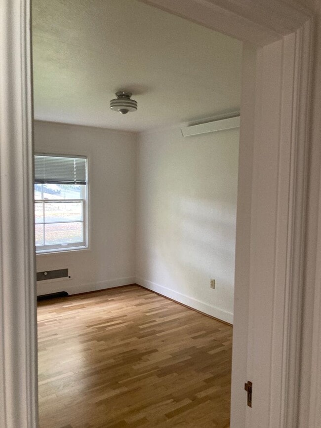 Building Photo - A great connection make all the difference!