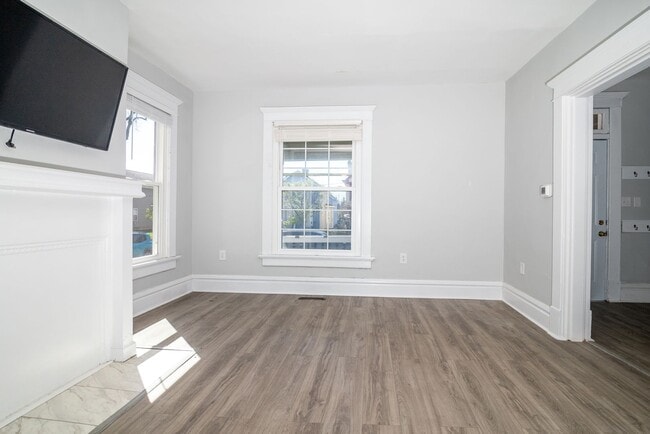 Building Photo - 418 E 17th Ave