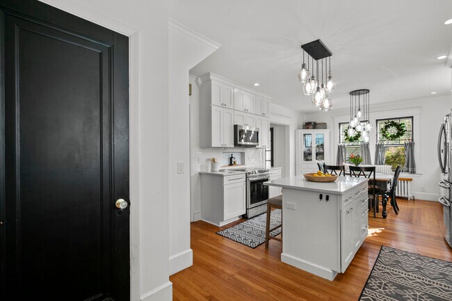 Building Photo - 37 Harmon St