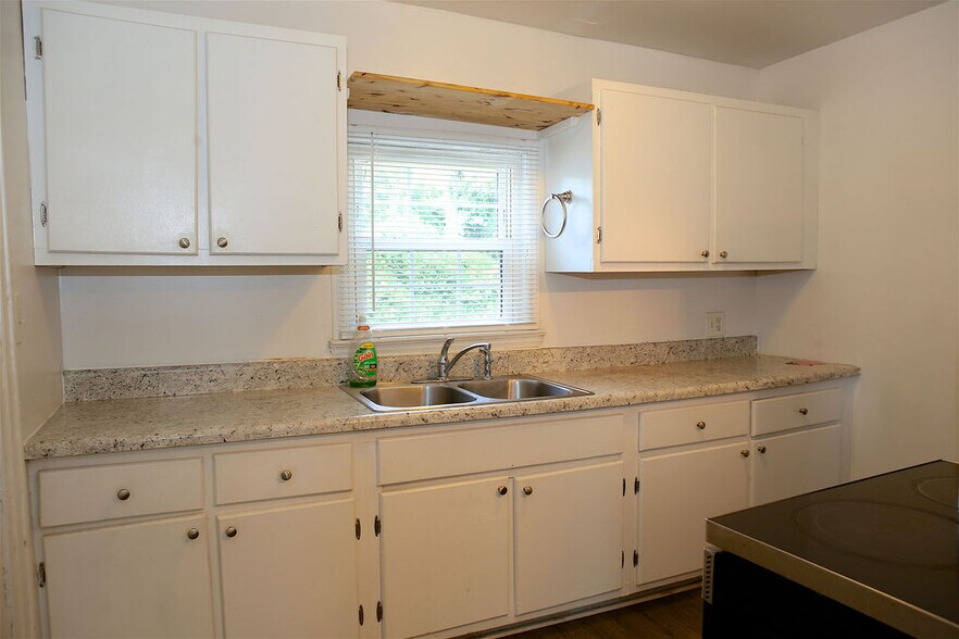 Building Photo - 2214 Walker Ave