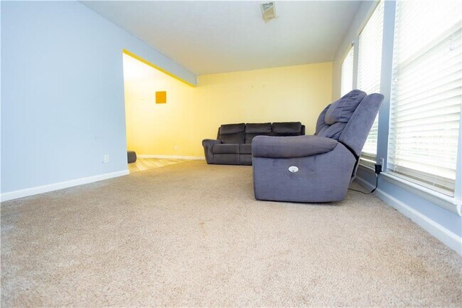 Building Photo - 3233 River Oak Pl