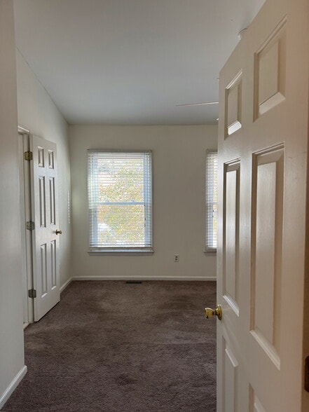 Building Photo - 103 Toura Ln