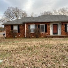 Building Photo - 2 bedroom 1 Bath with Carport
