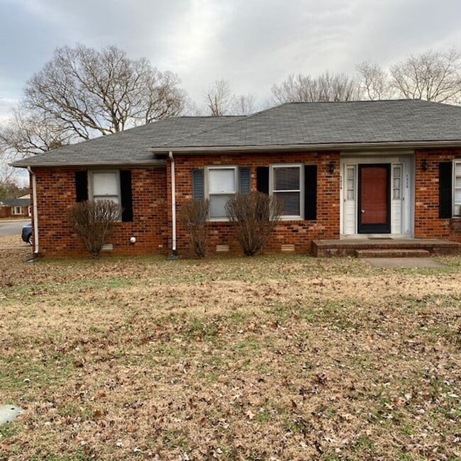 Primary Photo - 2 bedroom 1 Bath with Carport