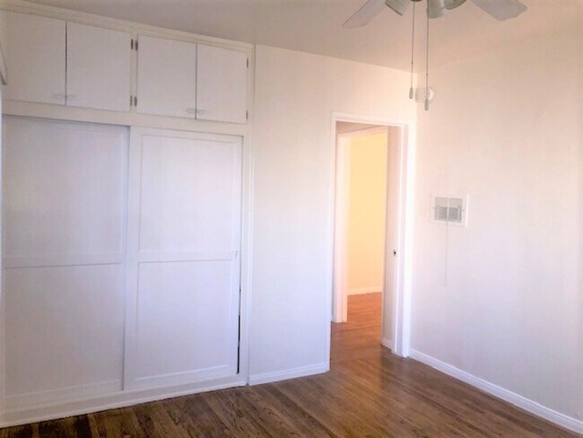 Building Photo - Spacious and bright  1bed/1bath