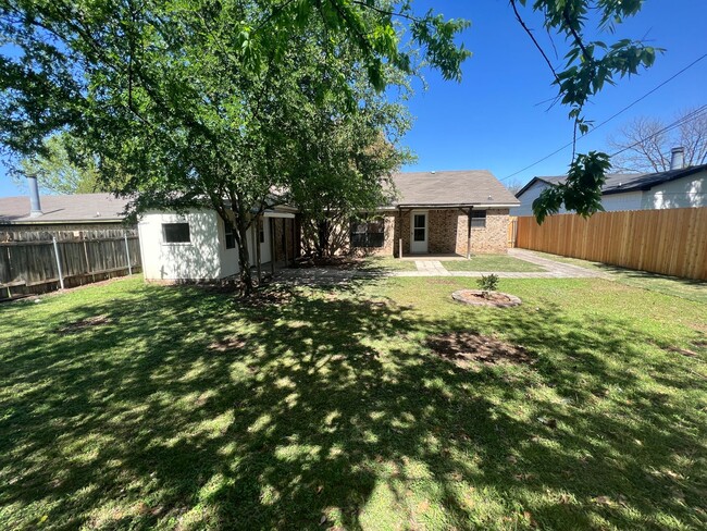 Building Photo - Single Family Home *LEASING SPECIAL AVAILA...