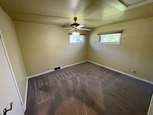 Building Photo - 11 Shagbark Rd