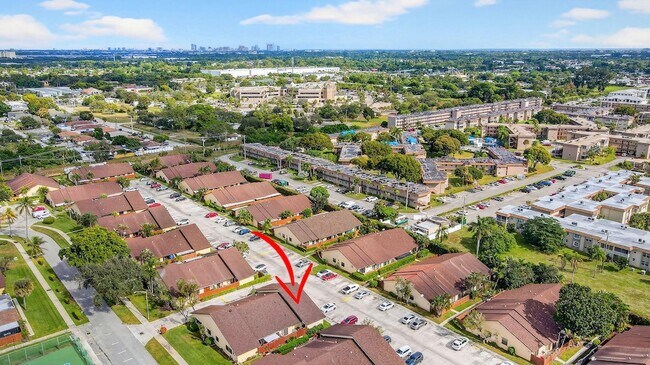 Building Photo - 484 Springdale Cir