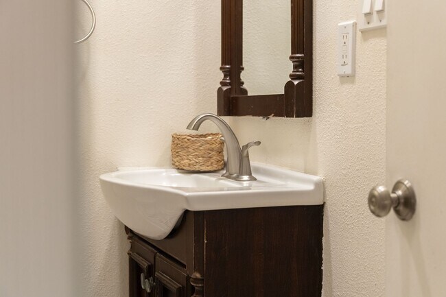 Building Photo - 59-018 Holawa St