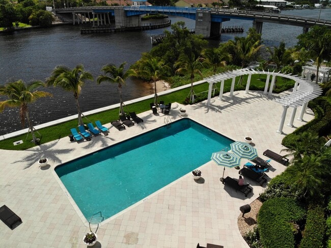 Building Photo - 611 E Woolbright Rd