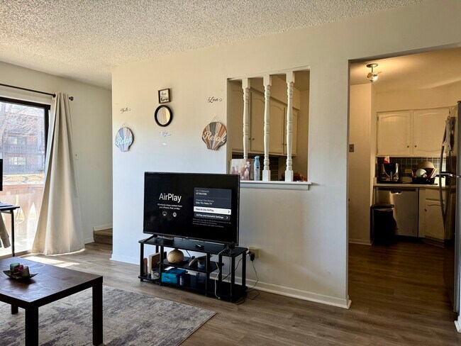 Building Photo - 13 Parkside Ct