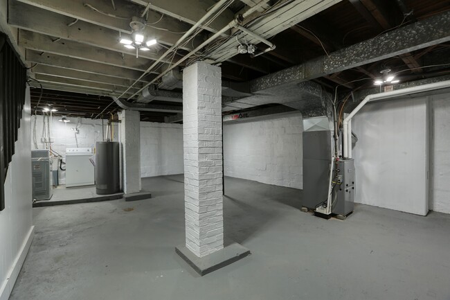 Building Photo - 211 Lenox Ave