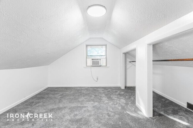 Building Photo - 16 Pelzer St