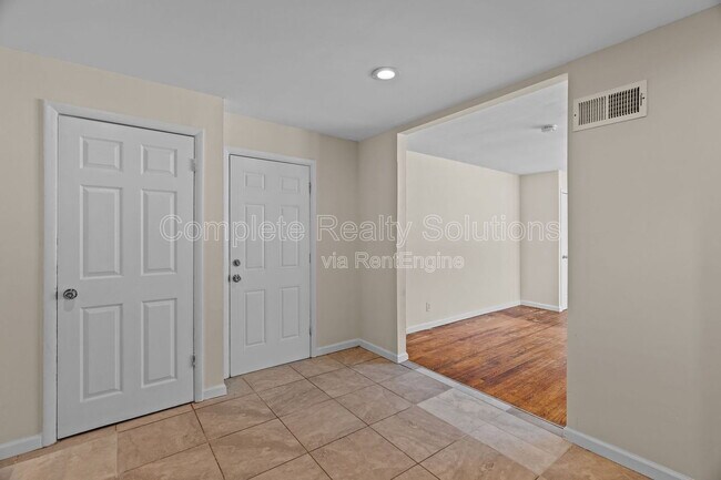 Building Photo - 2502 McLaran Ave