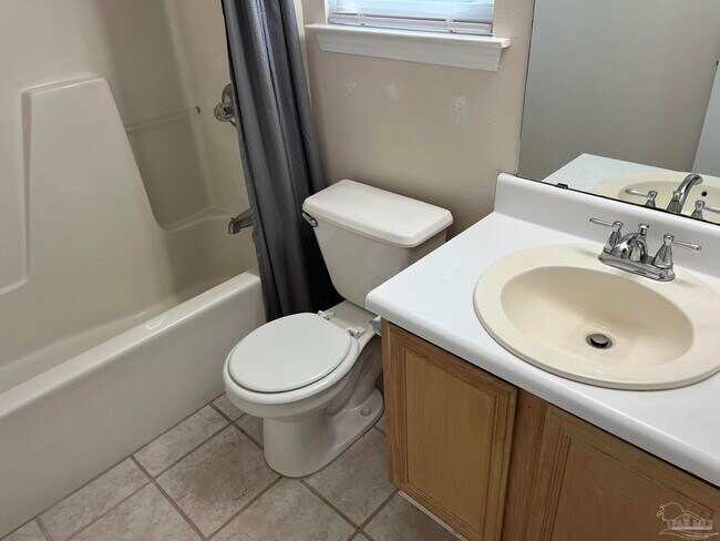 Building Photo - 1348 Redwood Ln