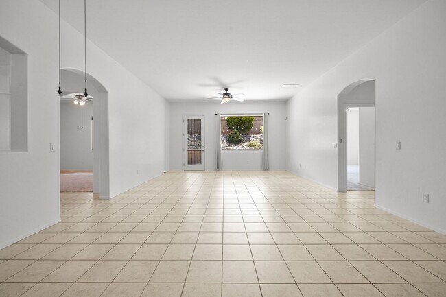 Building Photo - Beautiful Home with Pool and Spa and 3 car...