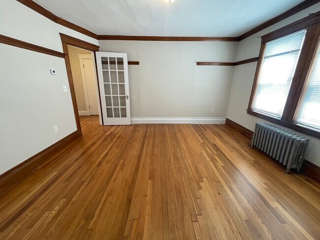 Building Photo - 547 Hyde Park Ave