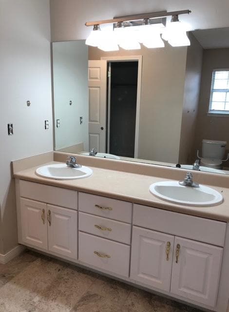 Building Photo - 1085 Forest Lake Terrace