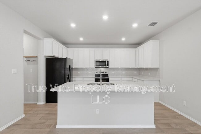 Building Photo - 3434 Hacienda Wy