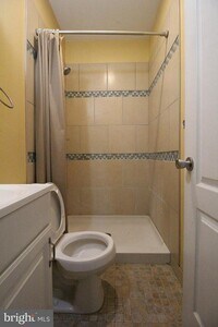 Building Photo - 1525 W Seybert St