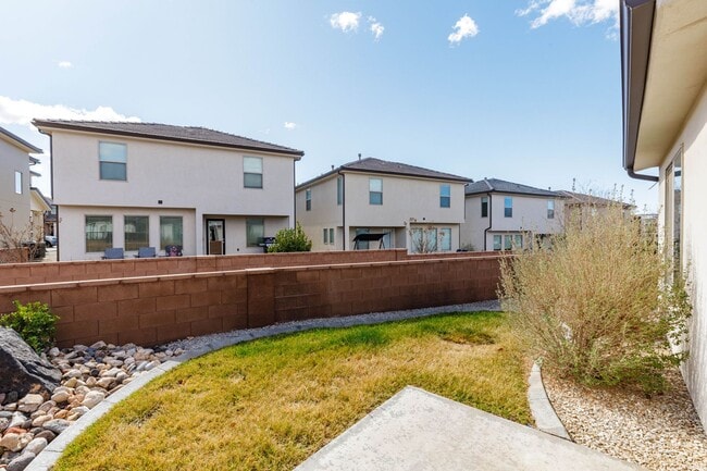 Building Photo - 4 bed | 2 1/2 bath | 2 car garage in Desert Canyon with washer/dryer/fridge