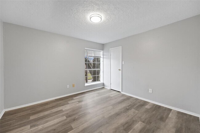 Building Photo - 10903 Maple Rock Dr