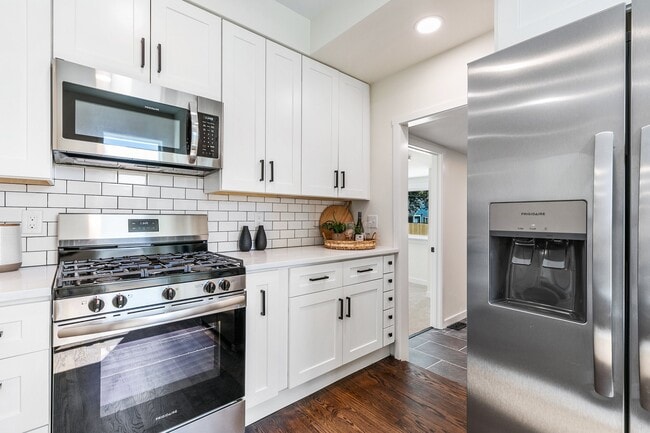 Building Photo - 227 N Walnut St