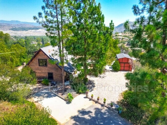 Building Photo - 2689 Daisy Ln