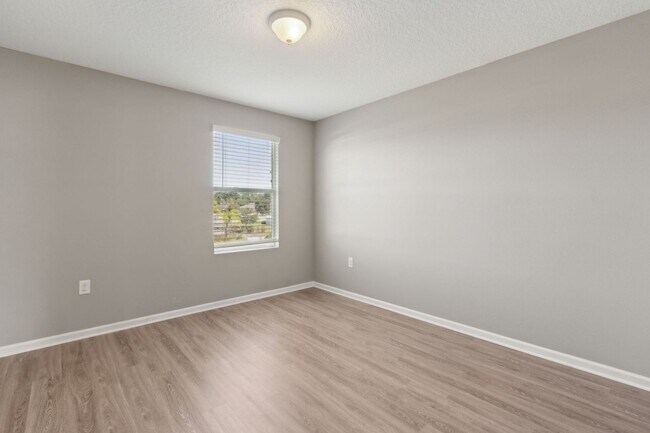 Building Photo - Spacious 5-Bedroom Home  – Prime Amelia Concourse Location!