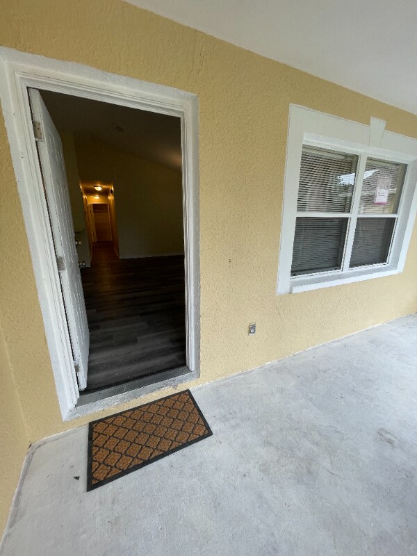 Building Photo - 2704 E 19th Ave