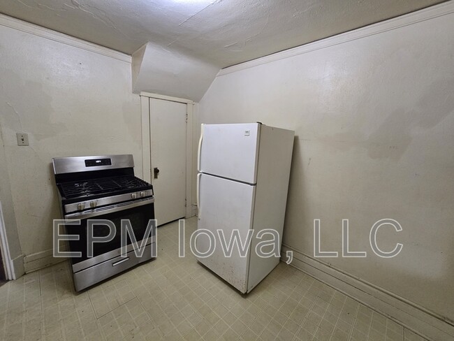 Building Photo - 118 1/2 Harrison Street