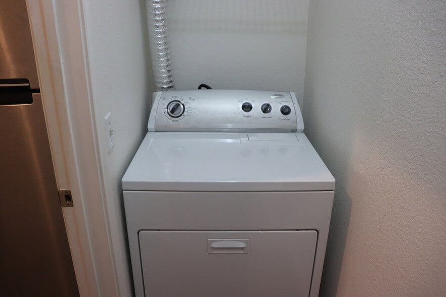 Washer - 860 N Orange Ave