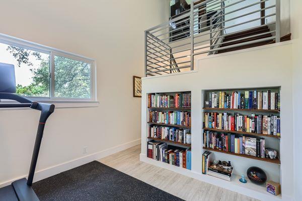 Building Photo - 2203 Doral Dr