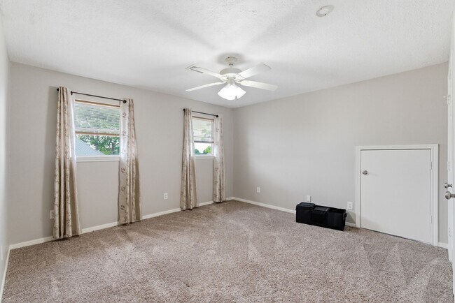 Building Photo - 108 Somerton Dr