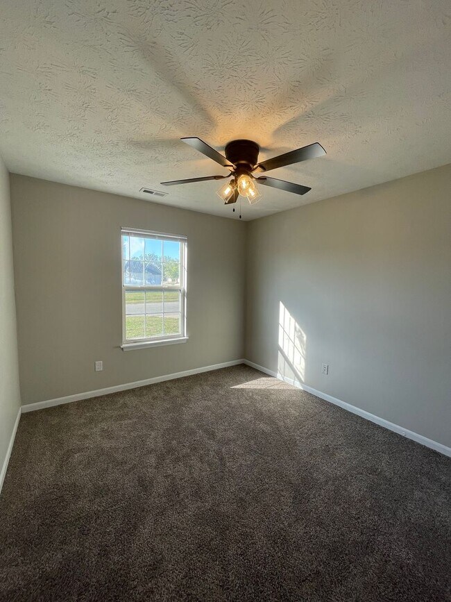 Building Photo - Three Bedroom Single Family Home - West La...