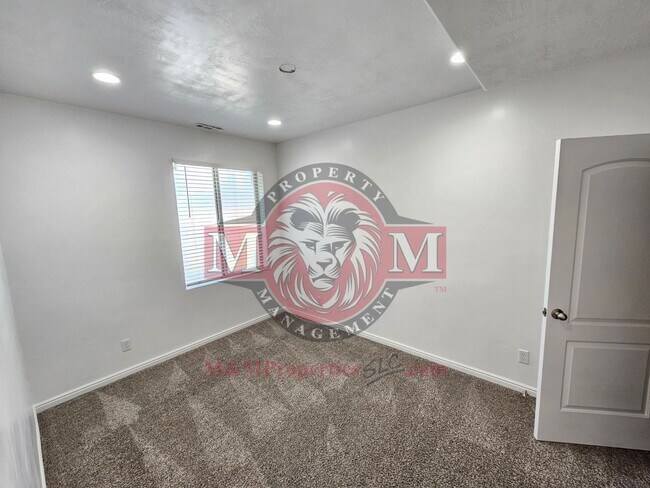Building Photo - Great 5 Bed 2.5 Bath Home Newly Remodeled