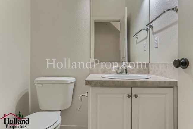 Building Photo - 838 NE Wheelock Pl
