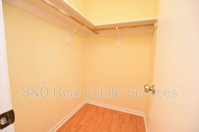 Building Photo - 1715 High Point Dr