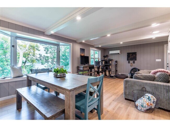 Building Photo - 1409 Hoot Lake Dr