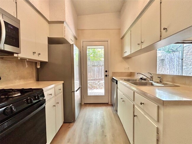 Building Photo - 8711 Westover Club Dr