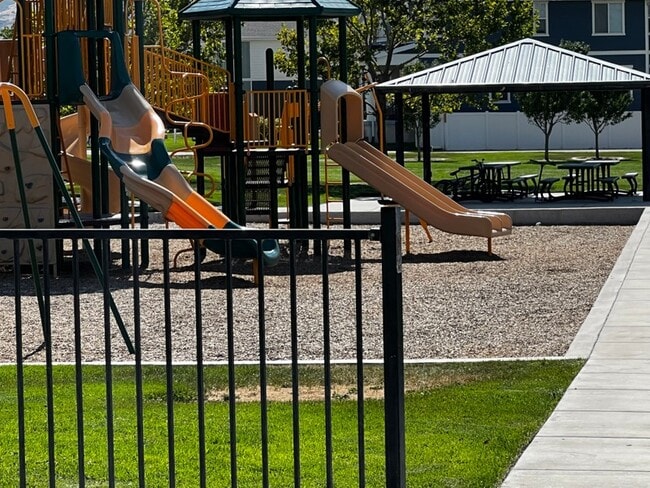 Building Photo - 15083 Gallant Dr