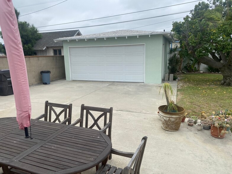 Building Photo - 5808 E Marita St