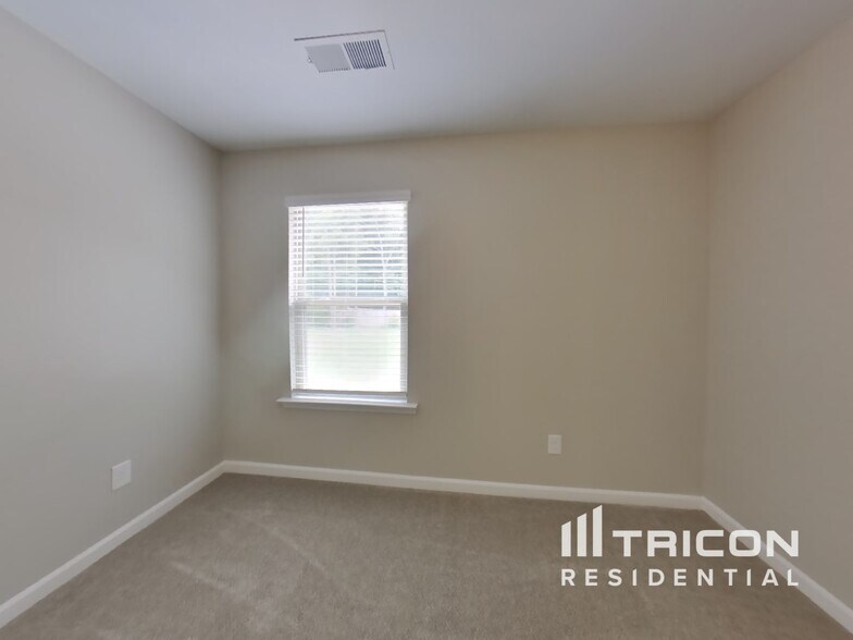 Building Photo - 125 Highwood Dr