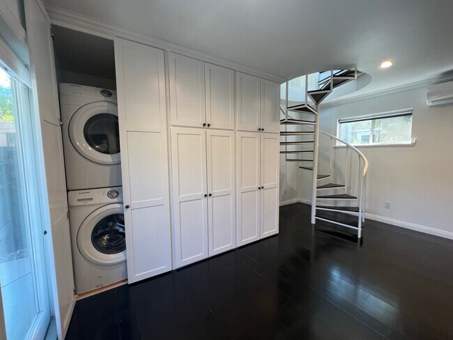 Building Photo - 6121 Glen Holly St