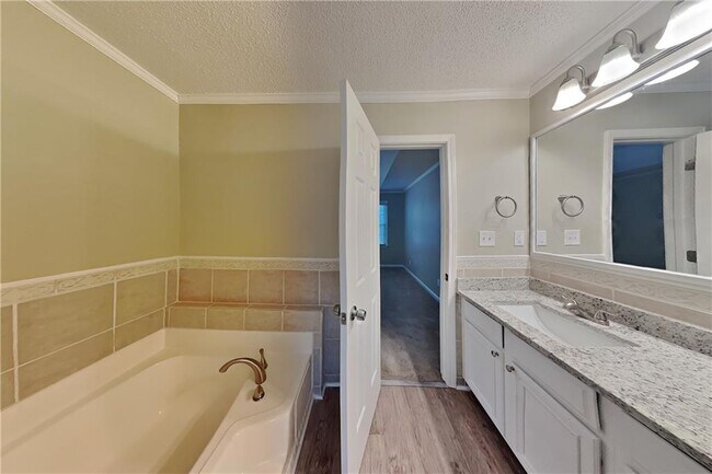 Building Photo - 4200 Irish Highland Dr