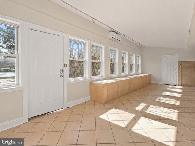 Building Photo - 326 Walker Rd