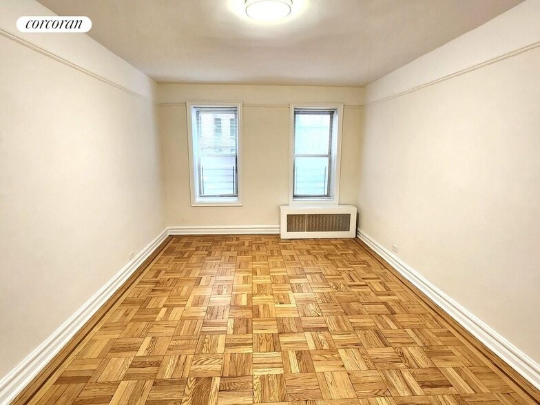 Building Photo - 3900 Greystone Ave